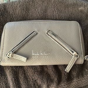 Wallet used once to many just want to get rid off the tote full